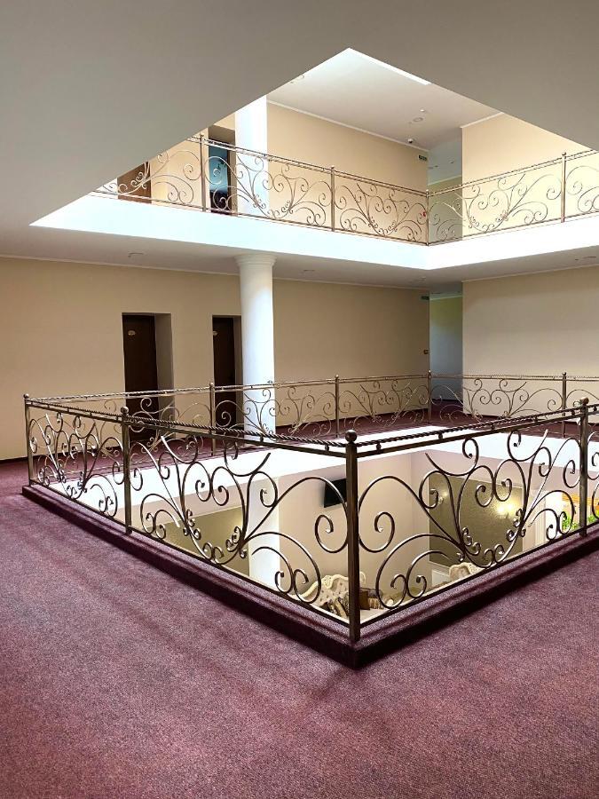 New Continent Hotel Bushtyno Luaran gambar