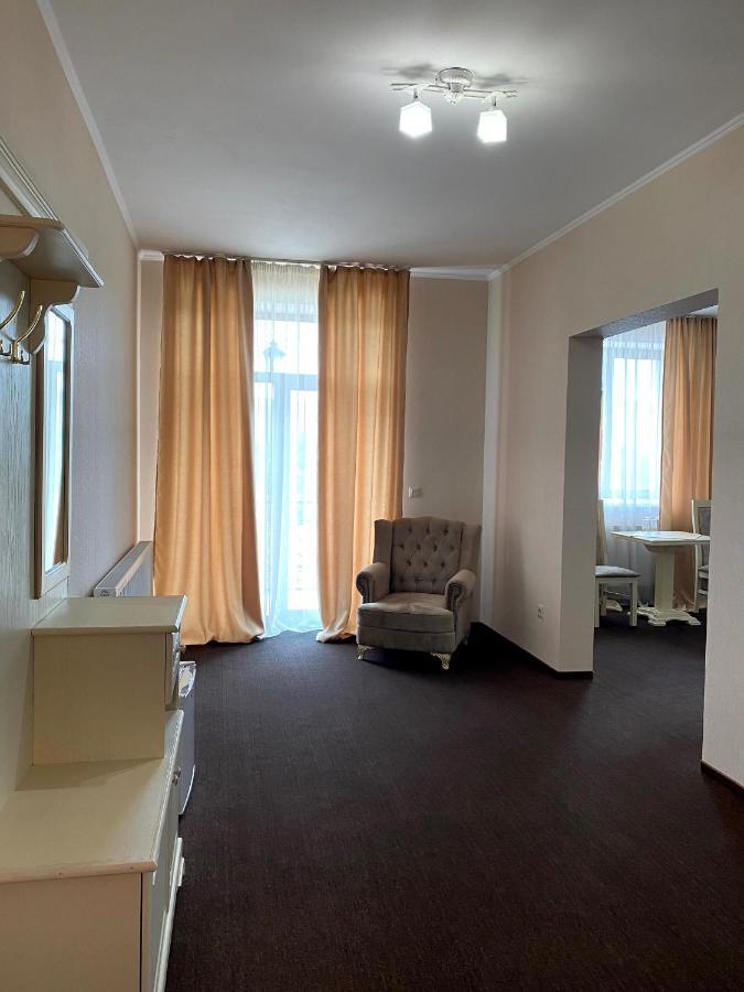New Continent Hotel Bushtyno Luaran gambar